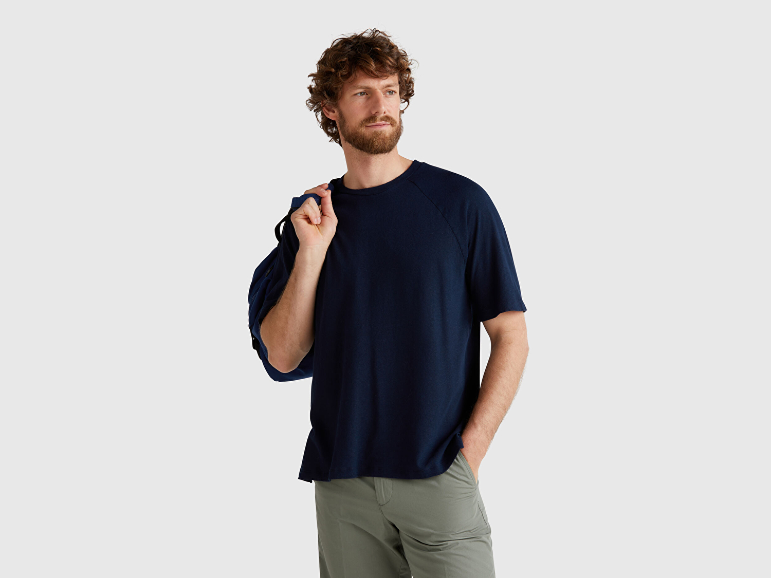 Benetton Erkek Lacivert Pamuk ve Keten Karışımlı Reglan Kol Relax Fit T-Shirt