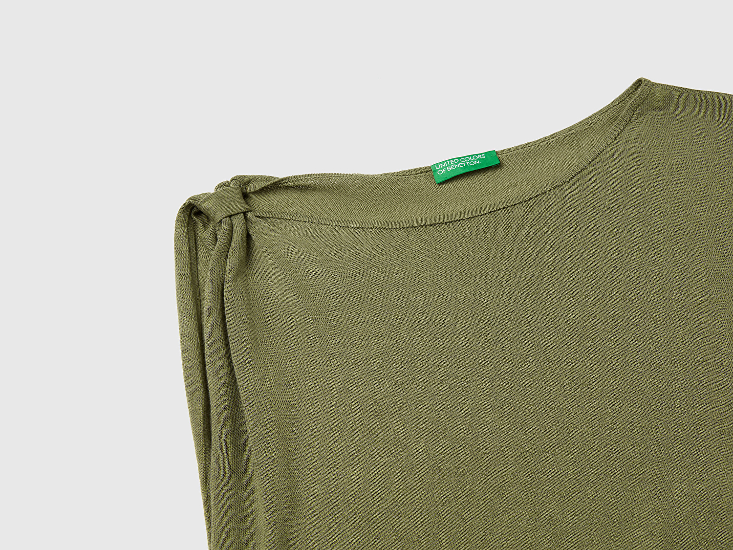 Benetton Kadın Adaçayı yeşili Keten Karışımlı Asimetrik Kolsuz Kazak