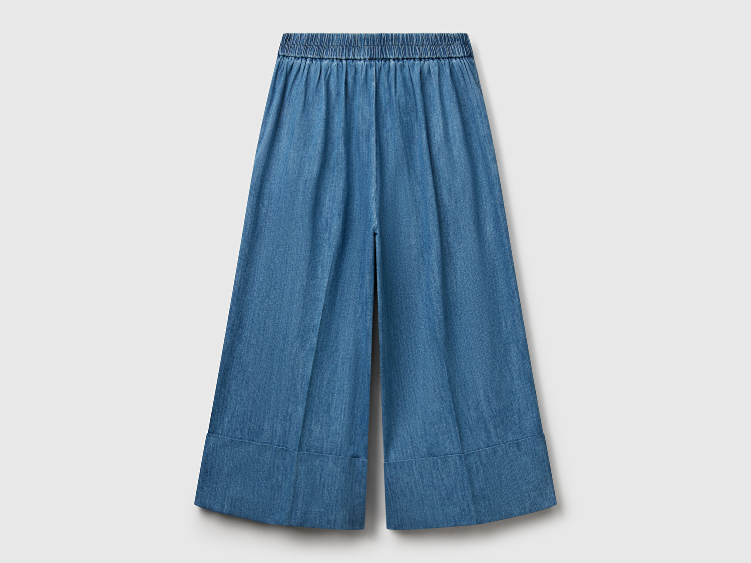 Benetton Kadın Açık Mavi Pamuk Karışımlı Ön Cepli Kıvrık Paça Kısa Pantolon