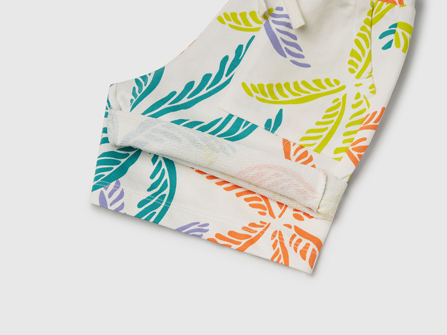 Benetton Erkek Bebek Renkli Mix Tamamı Desenli Beli İpli Cepli Bermuda Şort