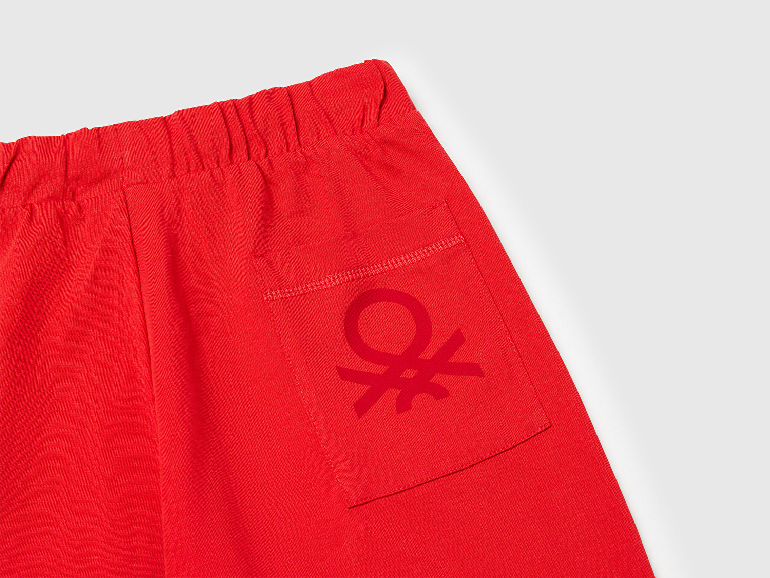 Benetton Erkek Çocuk Kırmızı Arka Cebi Logo Baskılı Beli İpli Şort