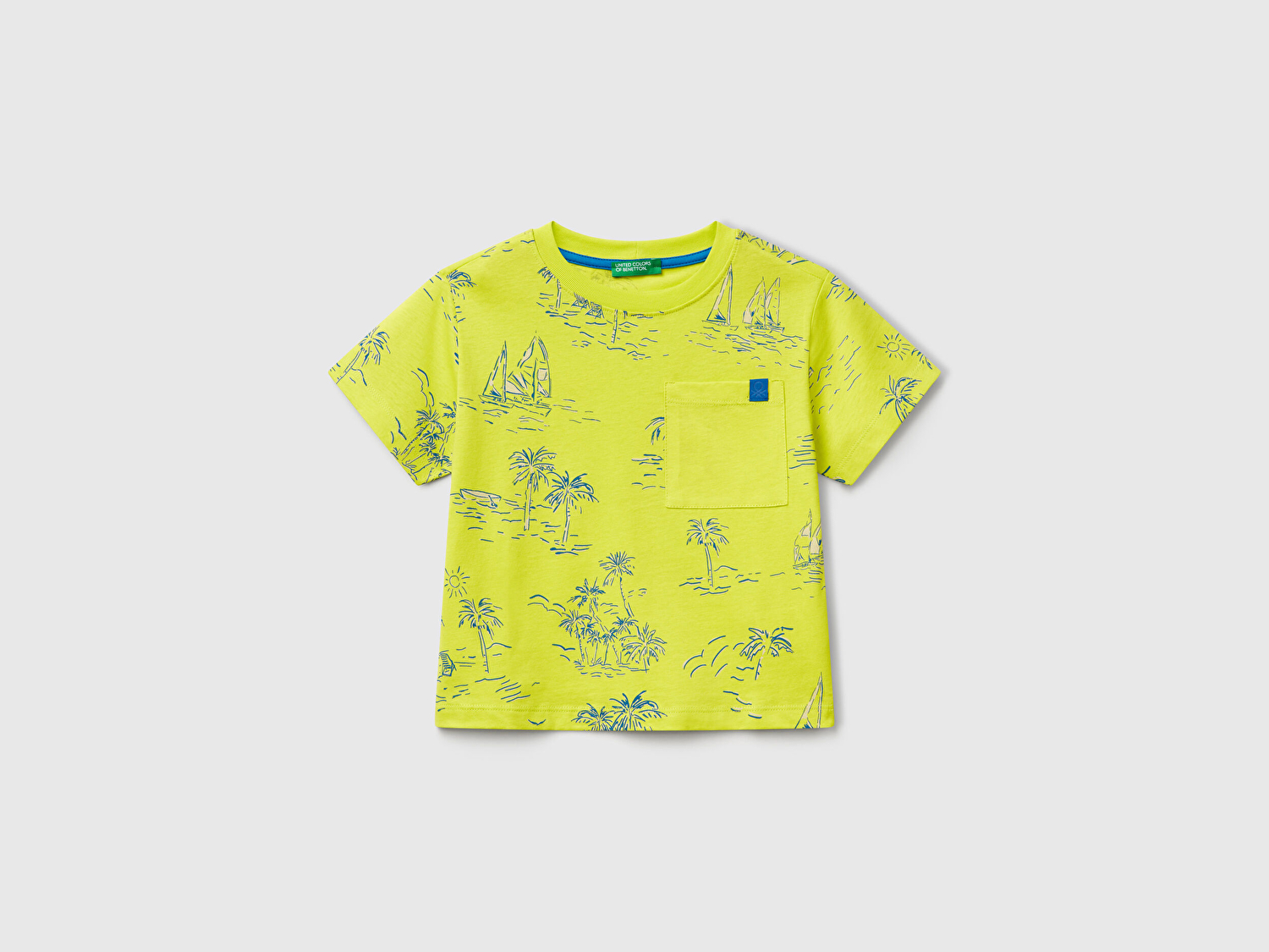 Benetton Erkek Bebek Sarı Tamamı Desenli Önü Cepli ve Logo Etiketi Detaylı T-Shirt
