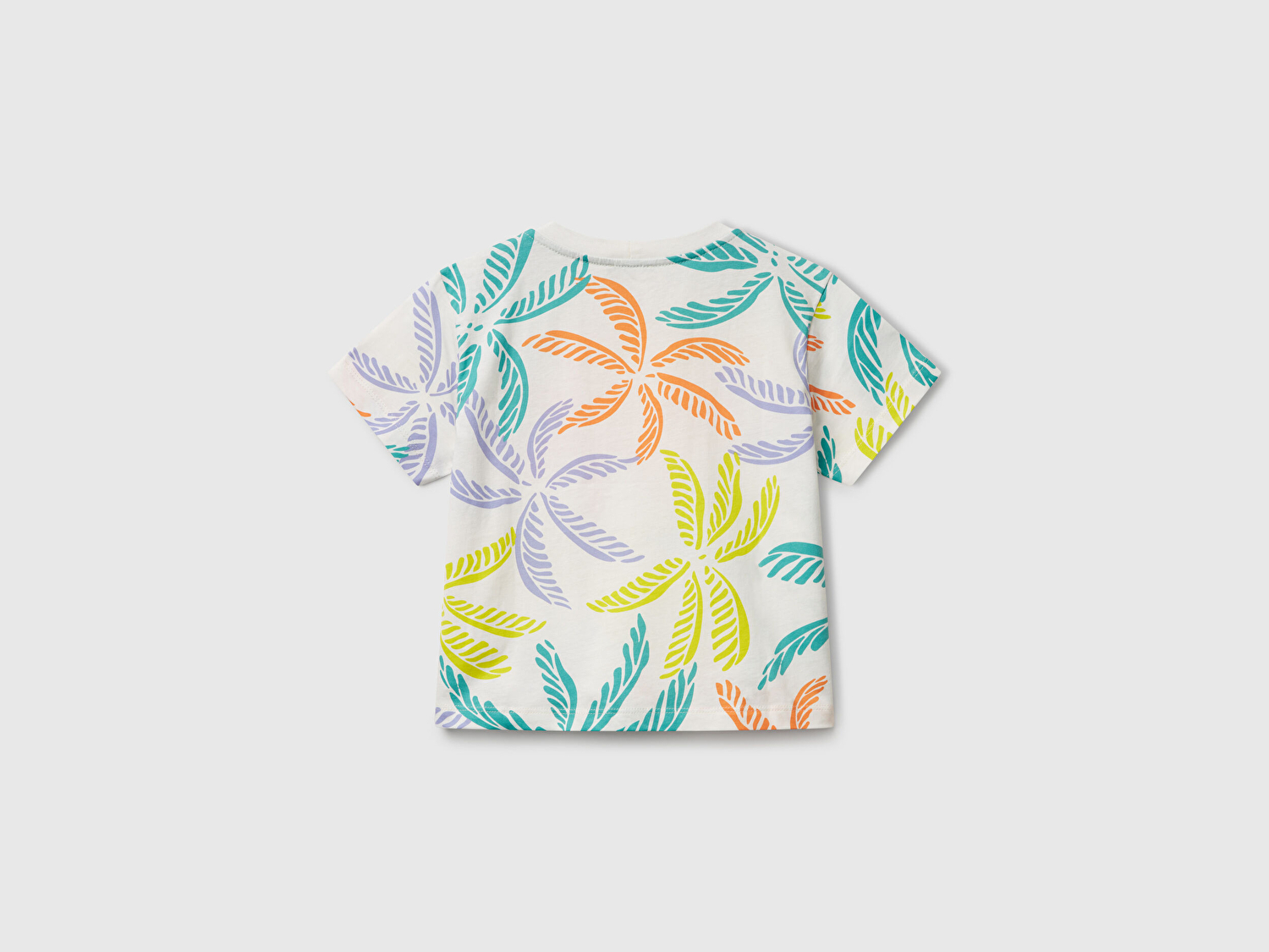 Benetton Erkek Bebek Renkli Mix Tamamı Desenli Önü Cepli ve Logo Etiketi Detaylı T-Shirt