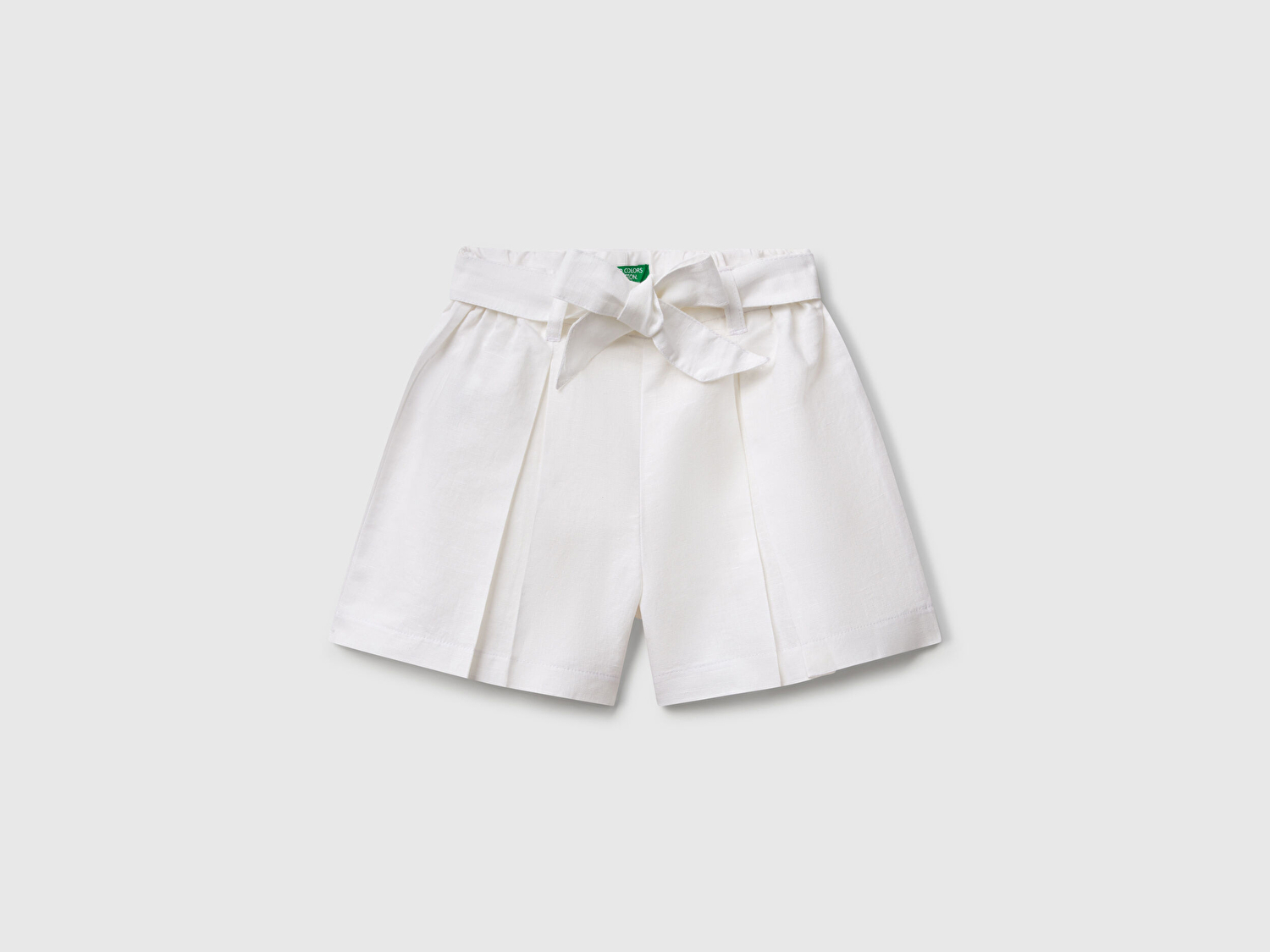 Benetton Kız Bebek Beyaz Keten Karışımlı Beli Lastikli Kuşaklı Pileli Bermuda Şort