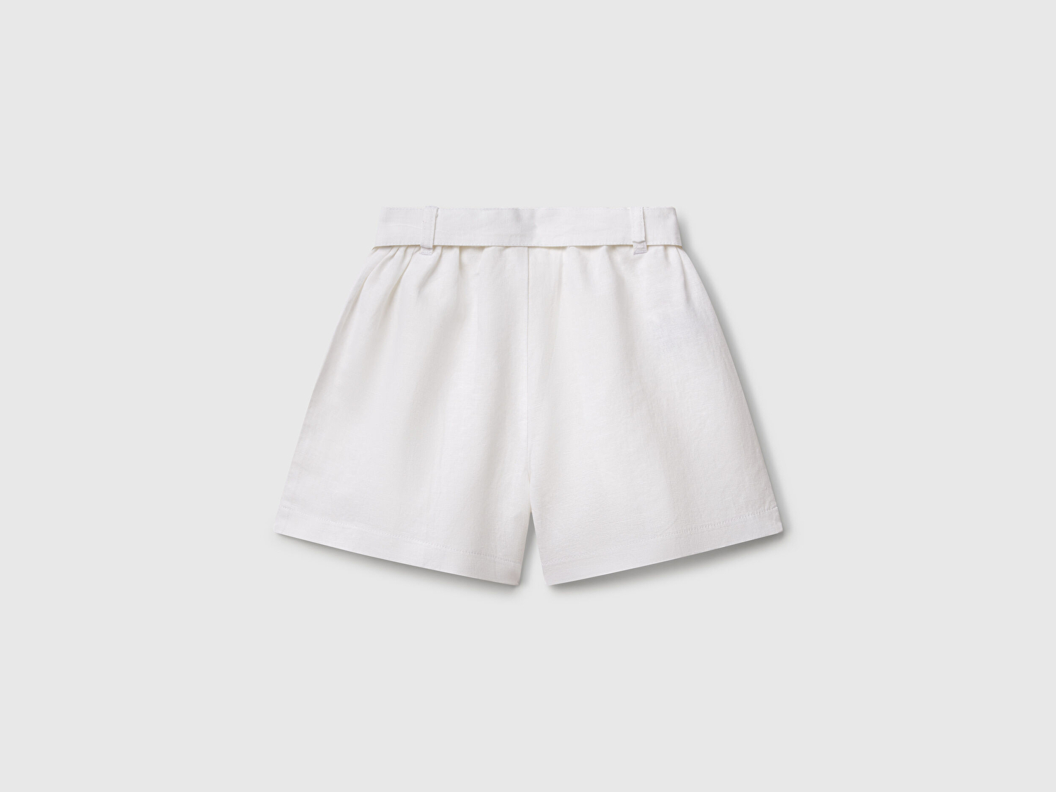 Benetton Kız Bebek Beyaz Keten Karışımlı Beli Lastikli Kuşaklı Pileli Bermuda Şort