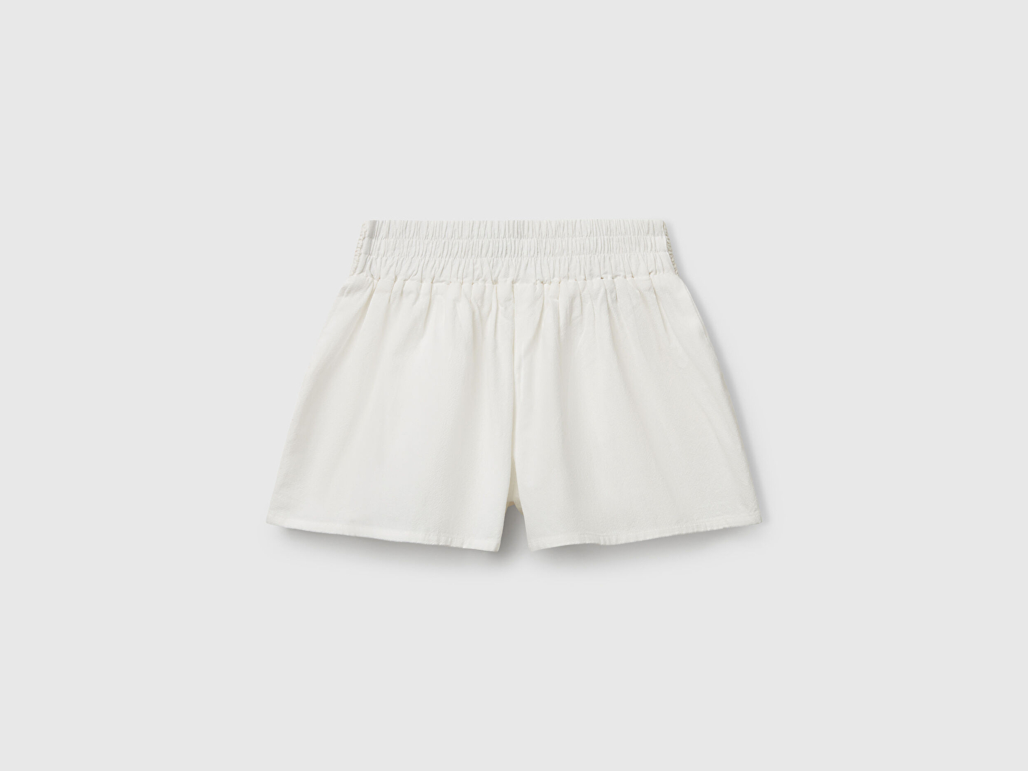 Benetton Kız Bebek Beyaz Beli Makrome Çiçek Aplikeli Lastikli Regular Fit Şort