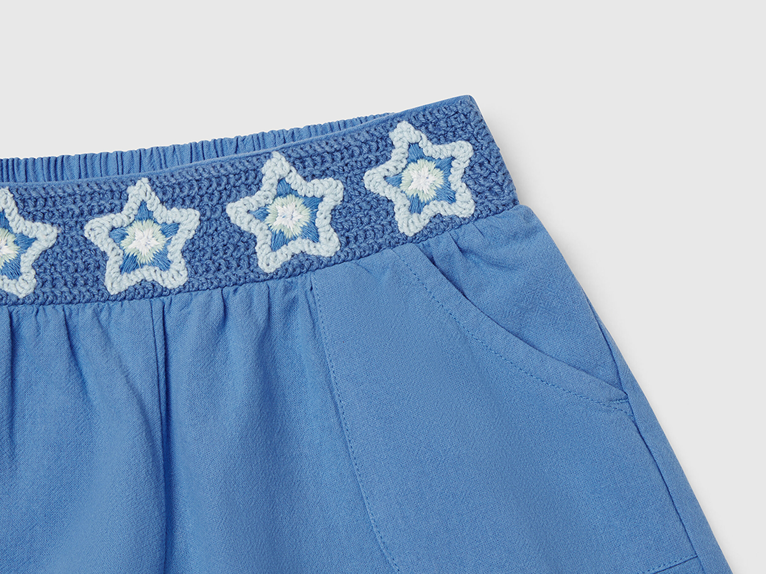 Benetton Kız Bebek Mavi Beli Makrome Çiçek Aplikeli Lastikli Regular Fit Şort