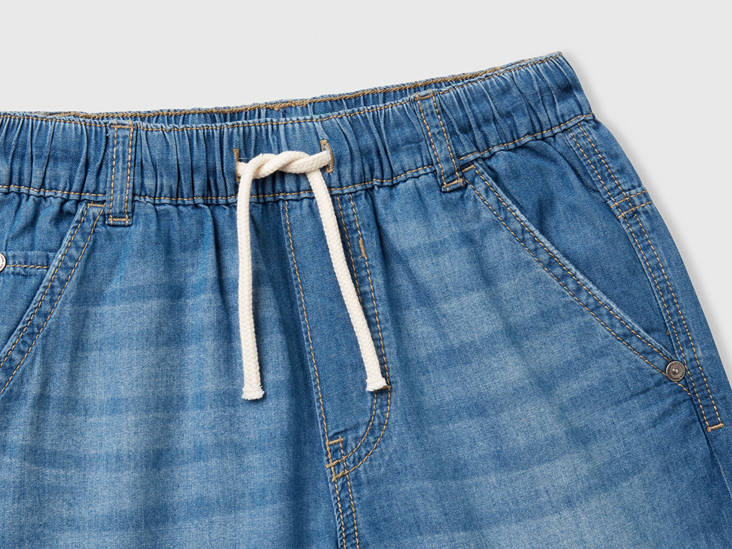 Benetton Erkek Çocuk Koyu Denim Arka Cebi Logo Detaylı Büzgü İpli Denim Bermuda Şort