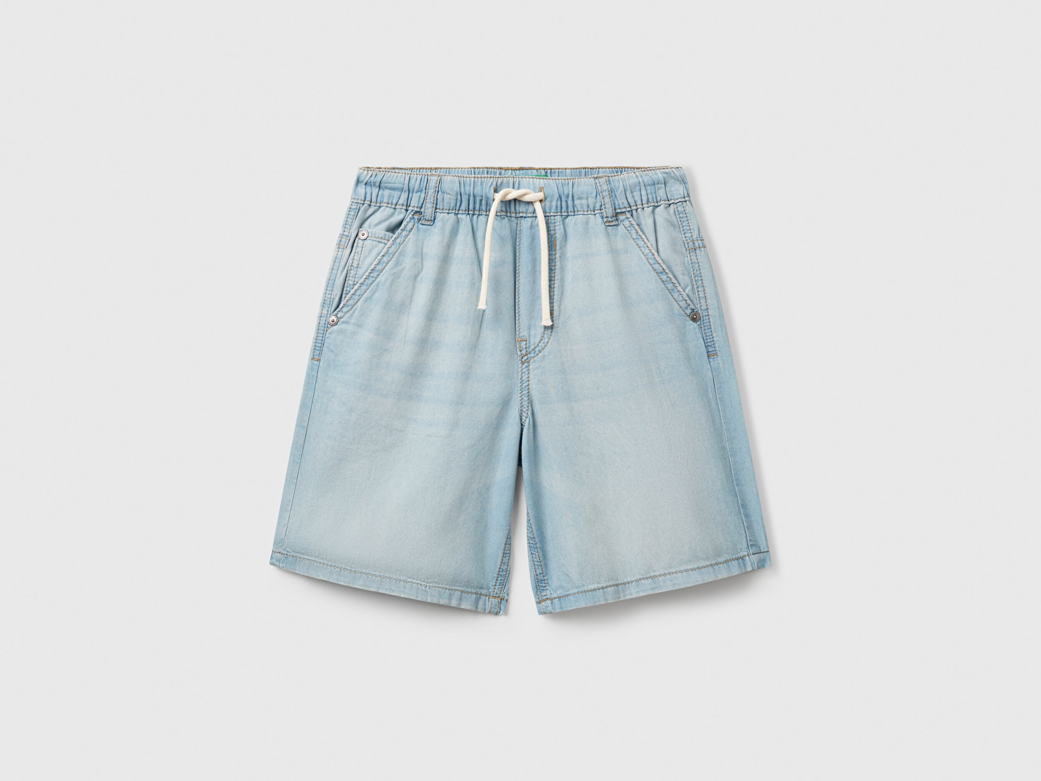 Benetton Erkek Çocuk Açık Denim Arka Cebi Logo Detaylı Büzgü İpli Denim Bermuda Şort
