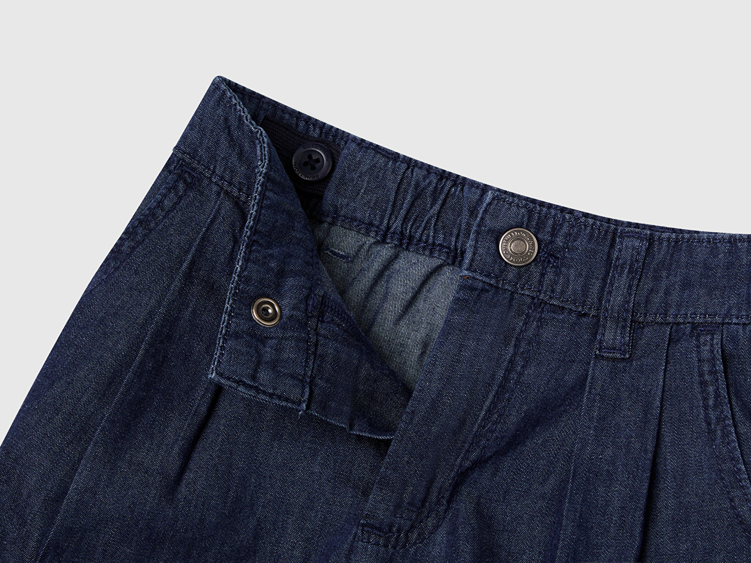 Benetton Kız Bebek Koyu Denim Arka Beli Lastikli Logo İşleme Detaylı Şönil Şort