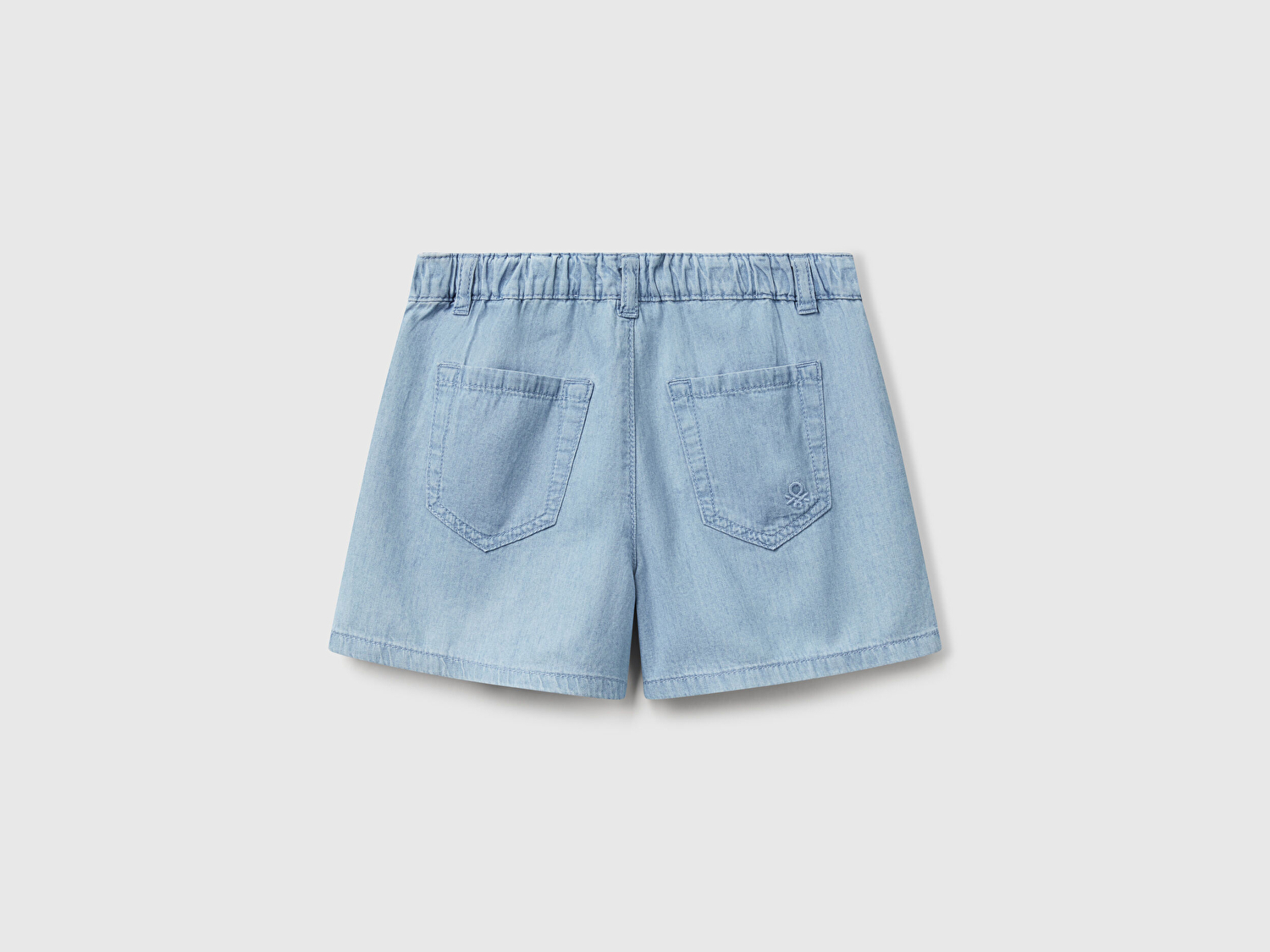Benetton Kız Bebek Açık Denim Arka Beli Lastikli Logo İşleme Detaylı Şönil Şort
