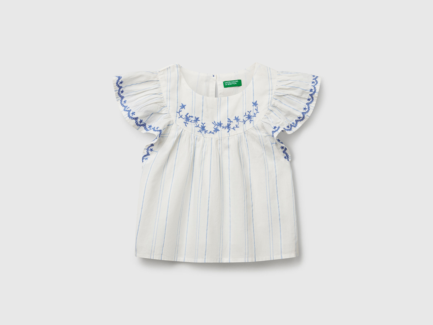 Benetton Kız Bebek Beyaz Çizgili Kolu ve Önü Nakışlı Hafif Kloş Kısa Kollu Gömlek