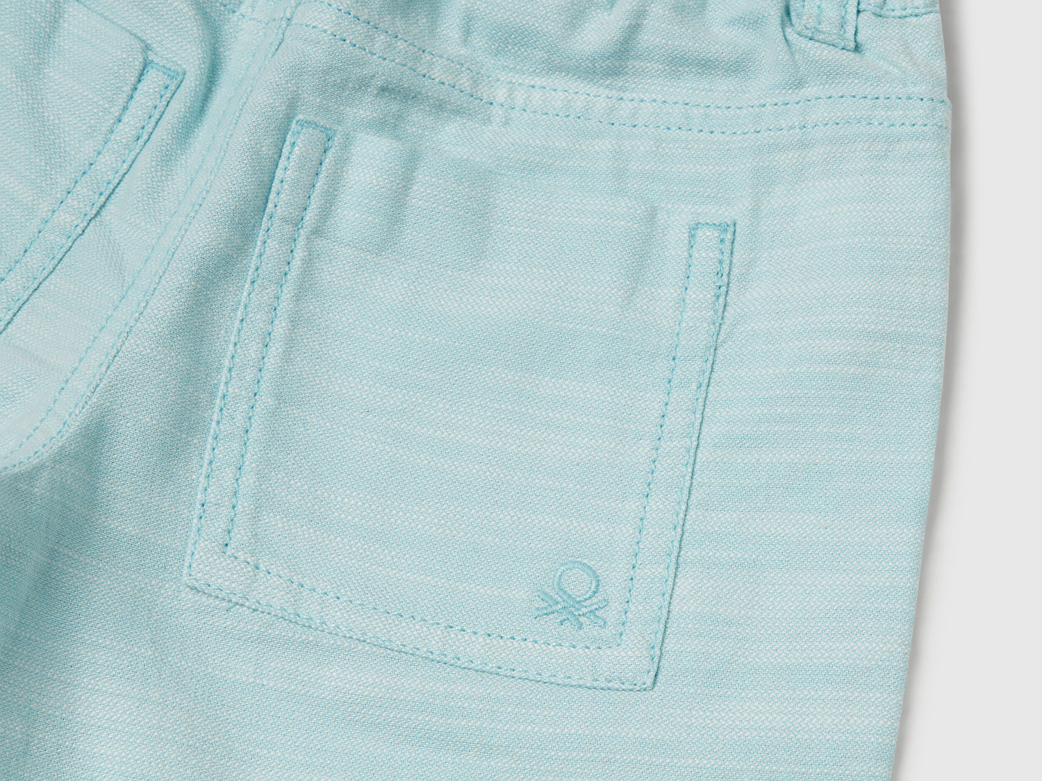 Benetton Erkek Bebek Toz Mavi Dokuma Kumaş Arka Cebi Logo İşlemeli Büzgü İpli Bermuda Şort