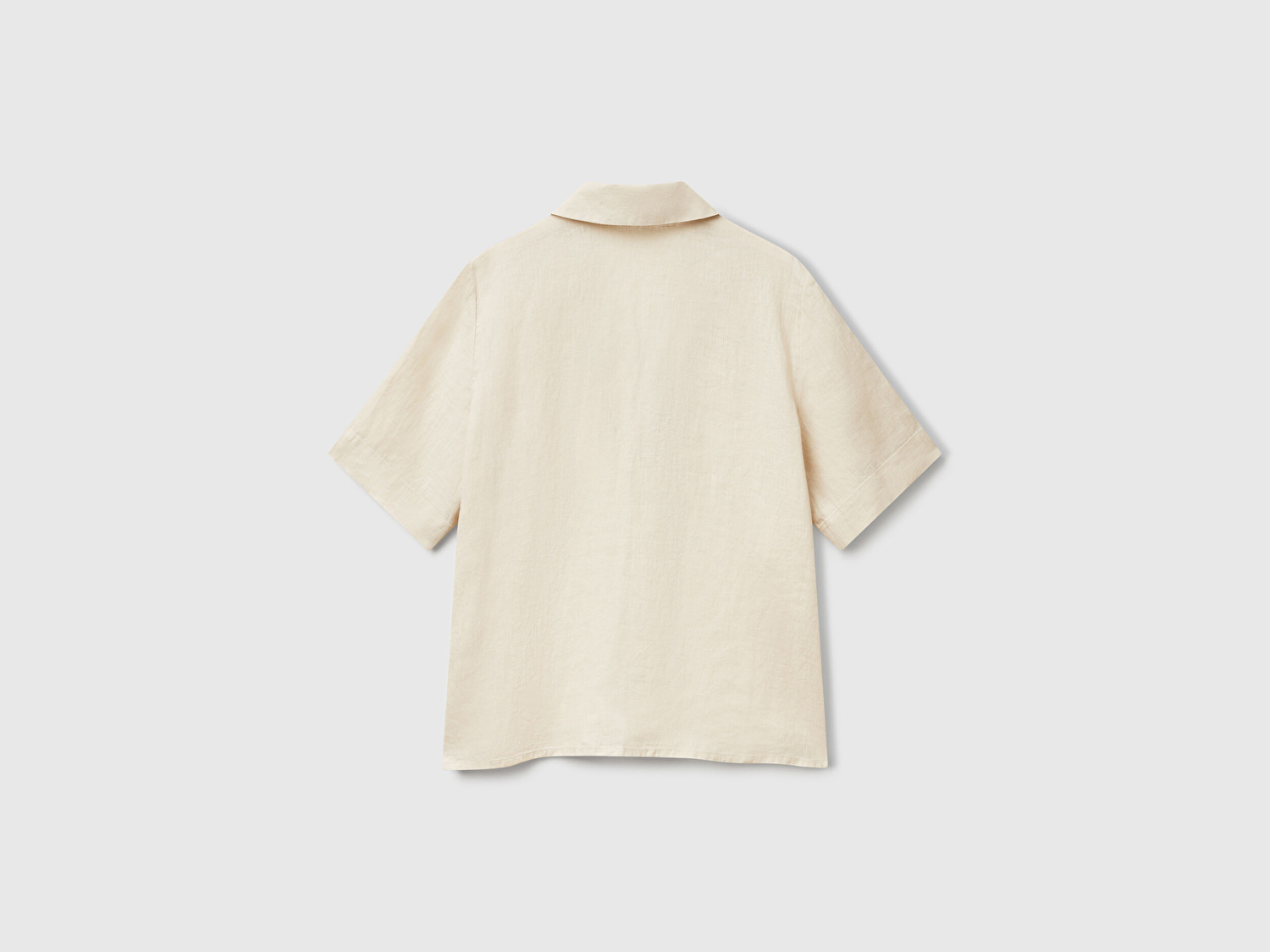 Benetton Kadın Taş Rengi %100 Keten Relax Fit V Gömlek Yakalı Kısa Kollu Bluz
