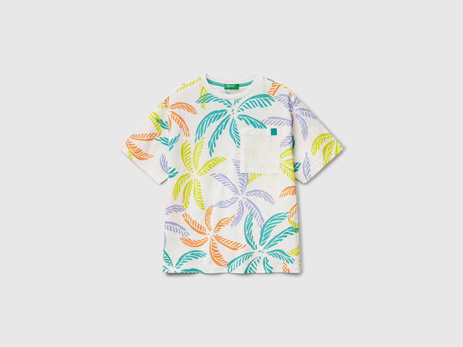 Benetton Erkek Çocuk Renkli Mix Desenli Önü Cep Detaylı Logo Etiketi Detaylı T-Shirt