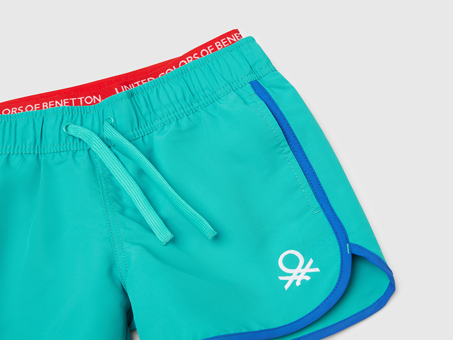 Benetton Erkek Çocuk Turkuaz Logo Baskılı Beli Lastik Detaylı Büzgü İpli Deniz Şortu