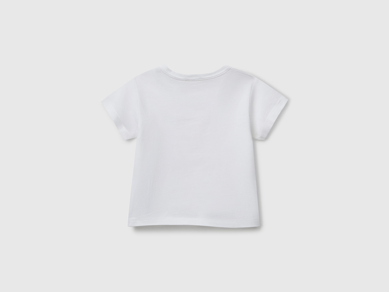 Benetton Bebek Beyaz Önü Baskılı Omzu Çıtçıt Düğmeli T-Shirt