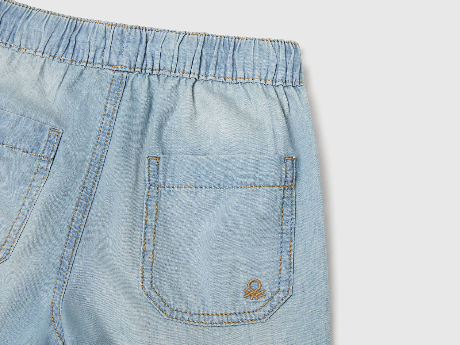Benetton Erkek Bebek Açık Denim Arka Cebi Logo İşlemeli Büzgü İpli Denim Bermuda Şort