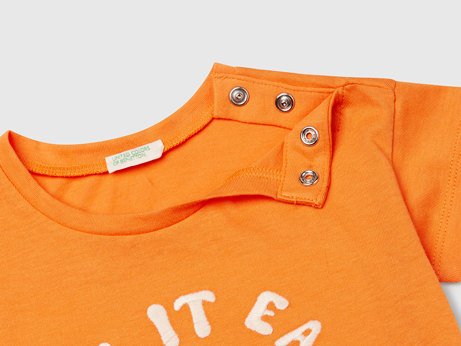 Benetton Bebek Turuncu Aplikeli ve Baskılı Bisiklet Yaka T-Shirt
