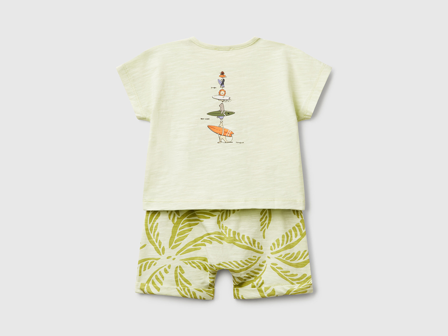 Benetton Bebek Yeşil Baskılı Kimono Kollu T-Shirt ve Tamamı Desenli Şort Takım