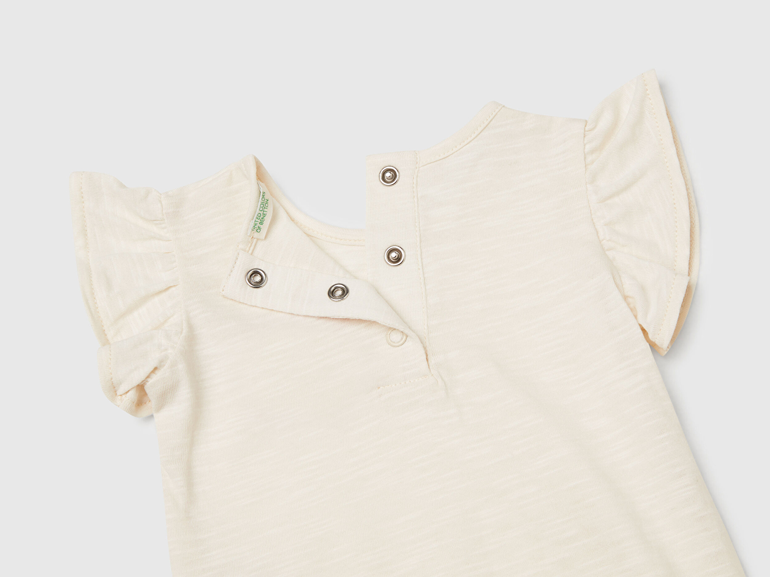 Benetton Bebek Ekru Önü Nakışlı Kolu Fırfırlı T-Shirt ve Desenli Şort Etek Takım