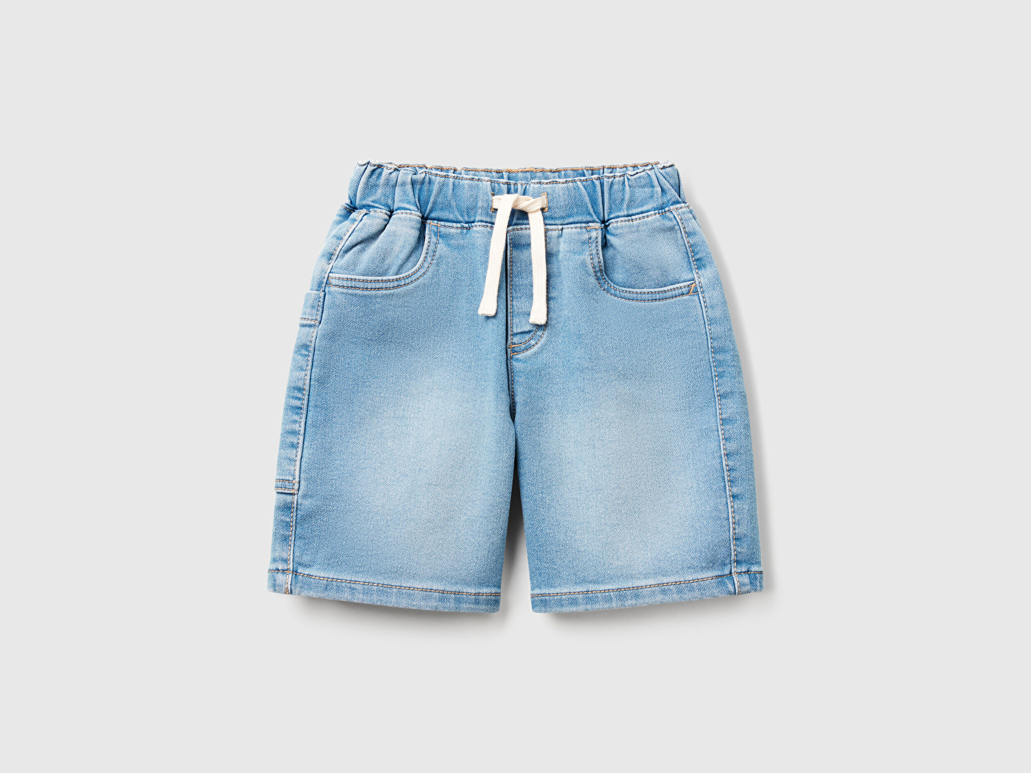 Benetton Erkek Bebek Açık Denim Yan Cebi Logo İşlemeli Büzgü İpli Denim Bermuda Şort