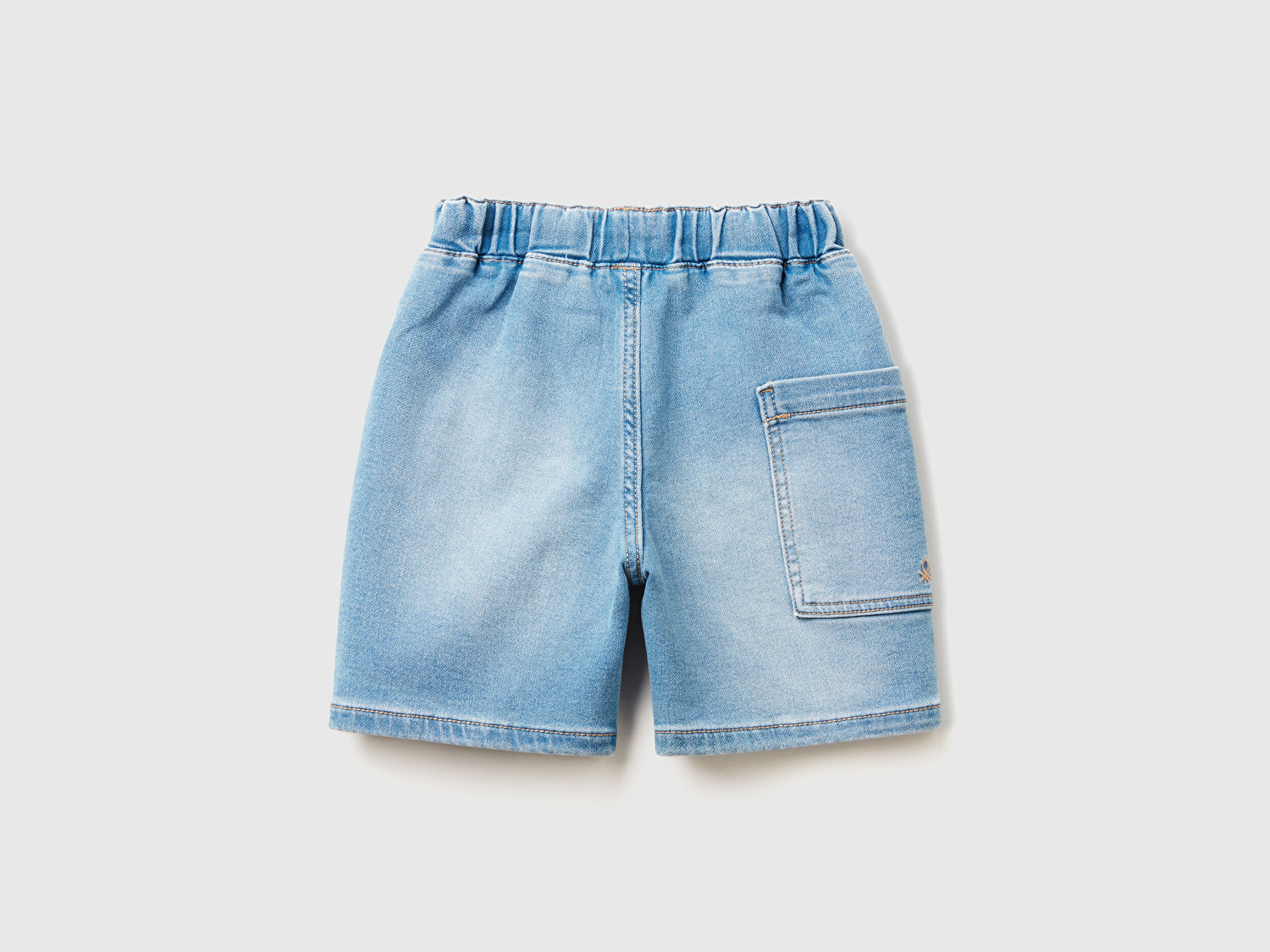 Benetton Erkek Bebek Açık Denim Yan Cebi Logo İşlemeli Büzgü İpli Denim Bermuda Şort