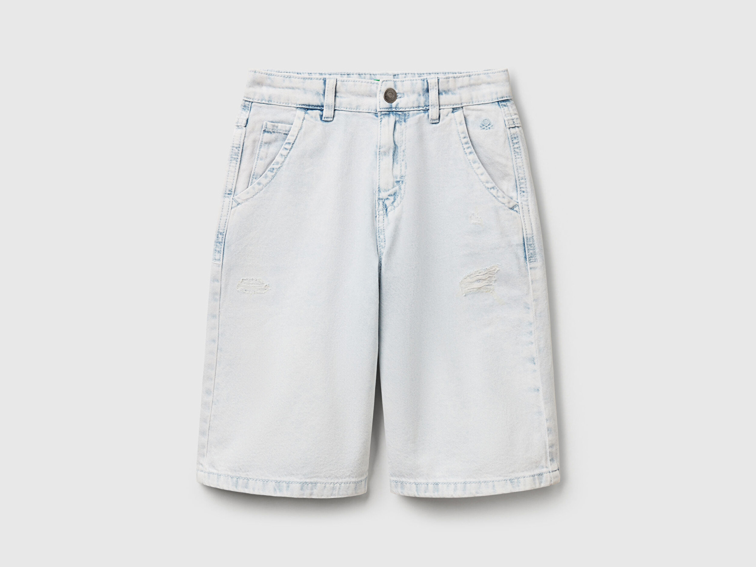 Benetton Erkek Çocuk Açık Denim Yırtık Detaylı Ön Cebi Logo Detaylı Denim Bermuda Şort