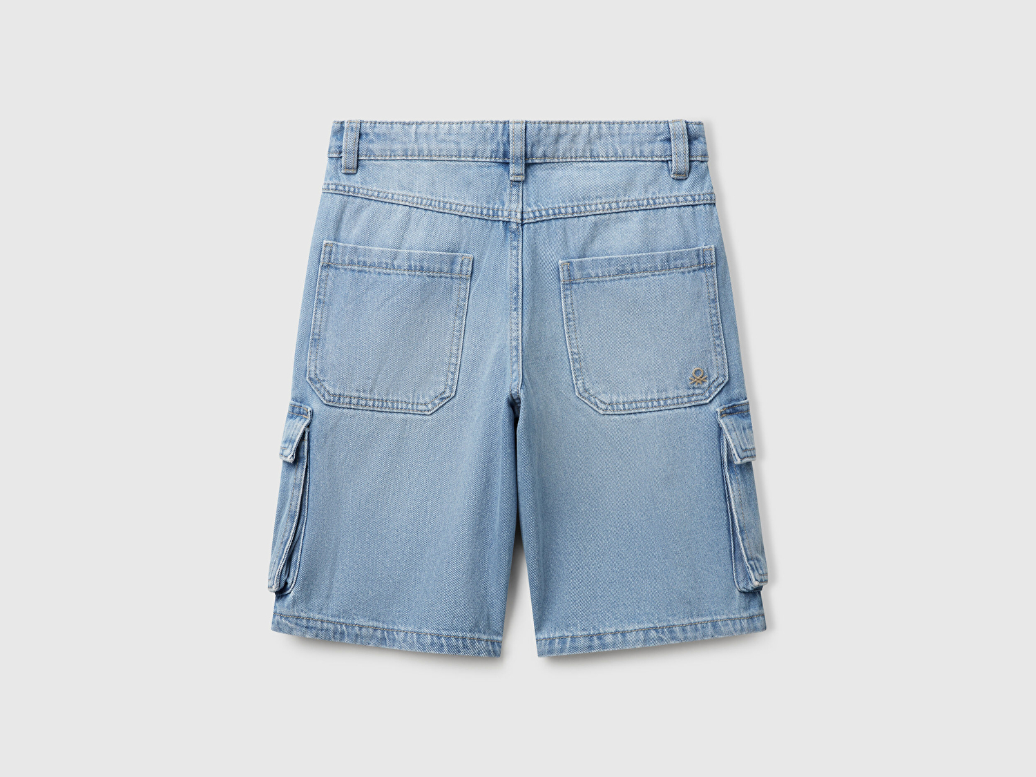Benetton Erkek Çocuk Açık Denim Logo İşlemeli Büyük Yan Cep Detaylı Denim Bermuda Şort