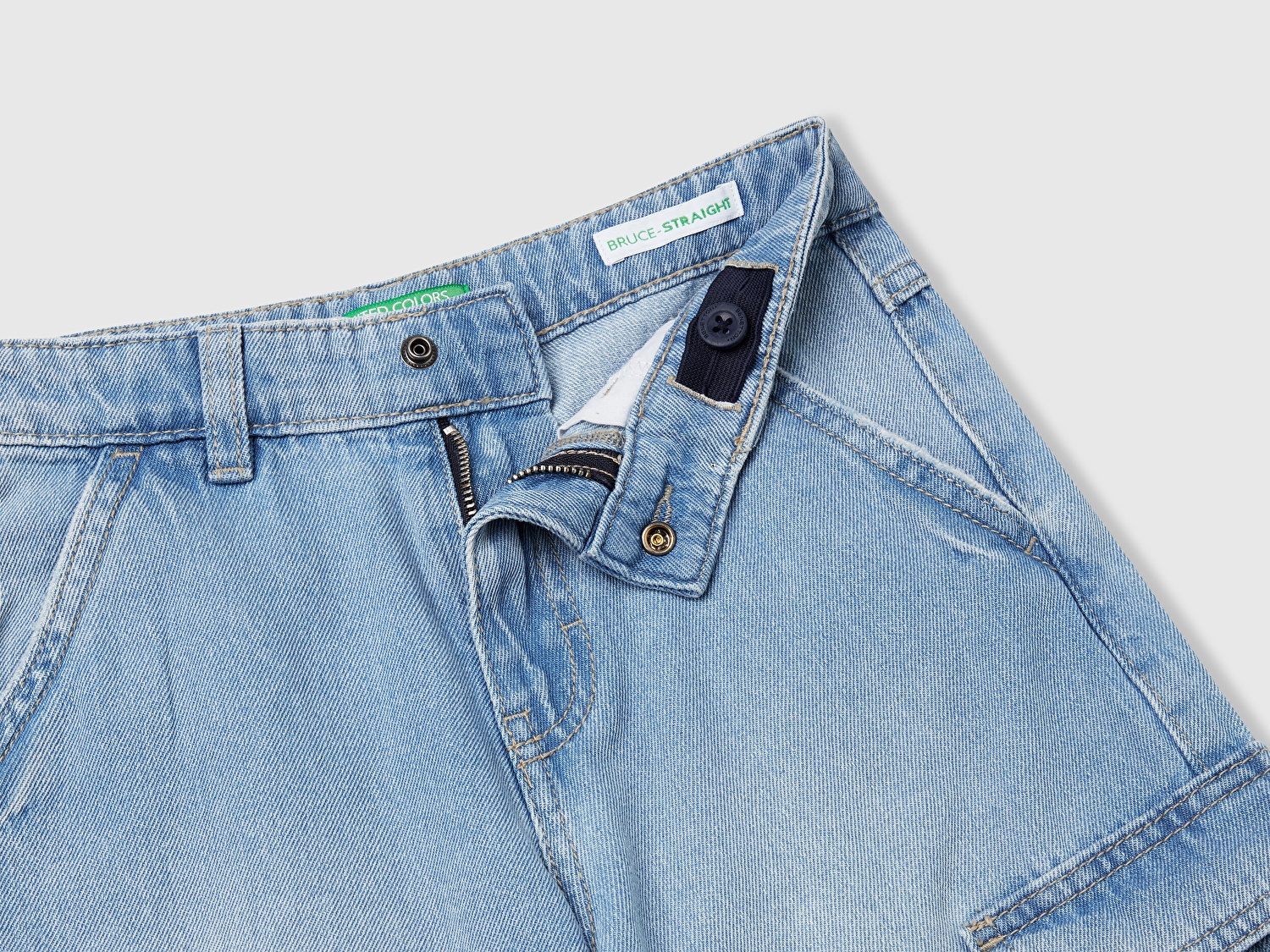 Benetton Erkek Çocuk Açık Denim Logo İşlemeli Büyük Yan Cep Detaylı Denim Bermuda Şort