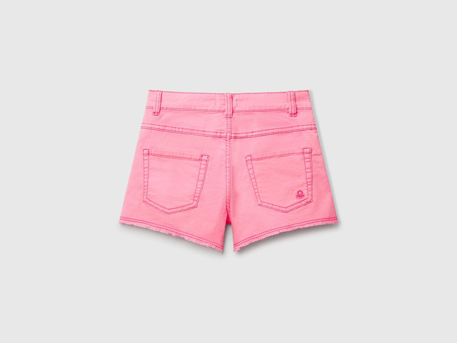 Benetton Kız Çocuk Pembe Arka Cebi Logo İşlemeli Düğmeli 5 Cepli Streç Şort