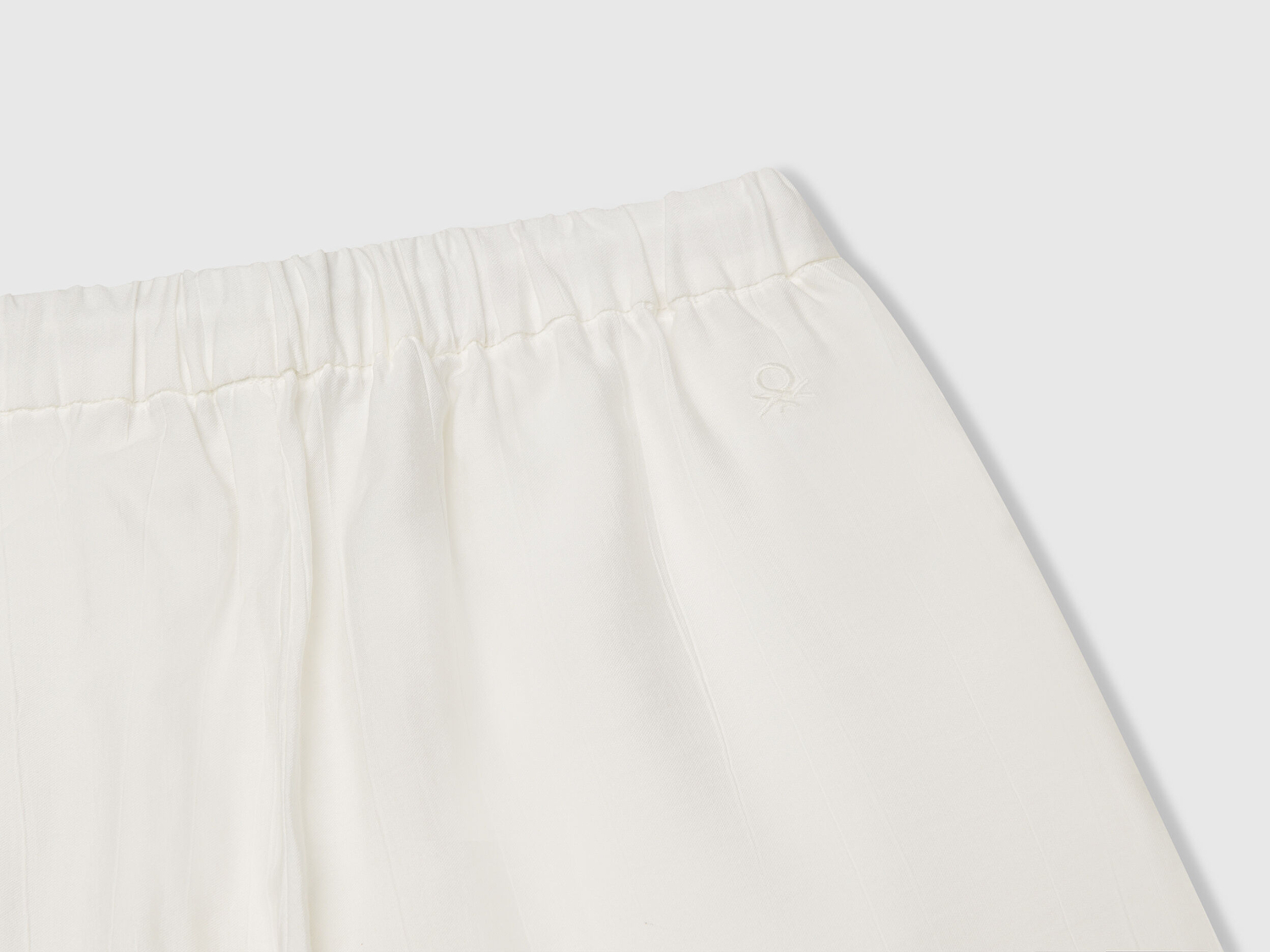 Benetton Kız Çocuk Beyaz Viskoz Karışımlı Büzgü İpli Geniş Paça Pantolon