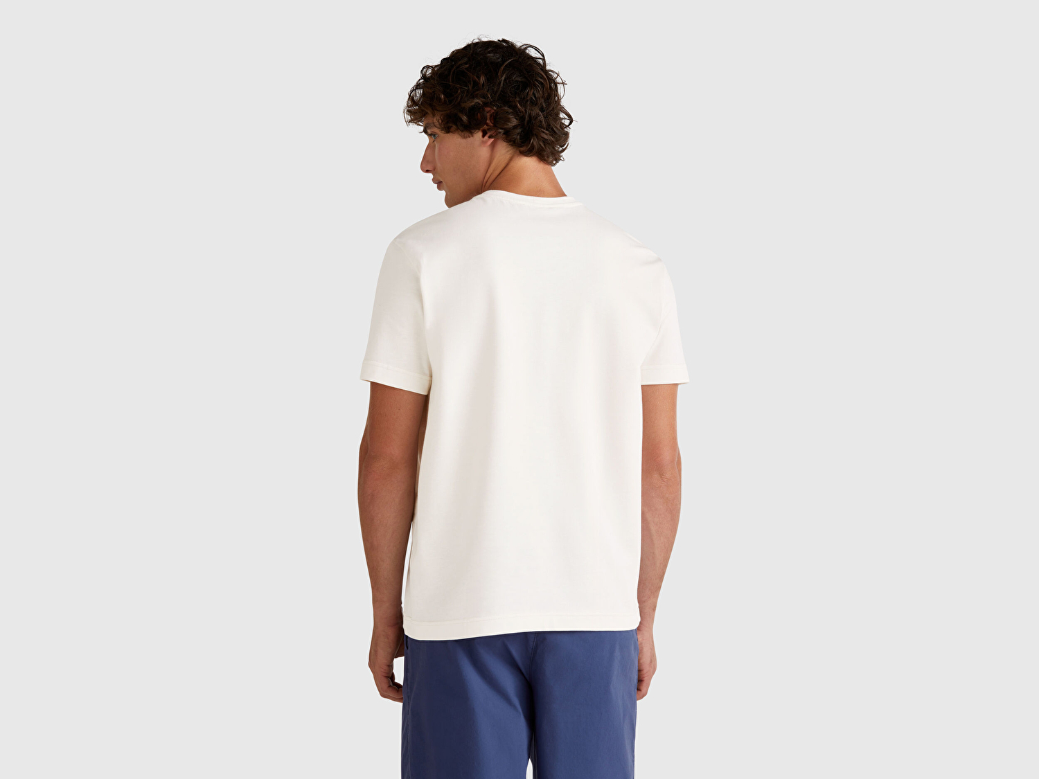 Benetton Erkek Krem %100 Pamuk Göğsü Yama Logo İşlemeli Bisiklet Yaka T-Shirt