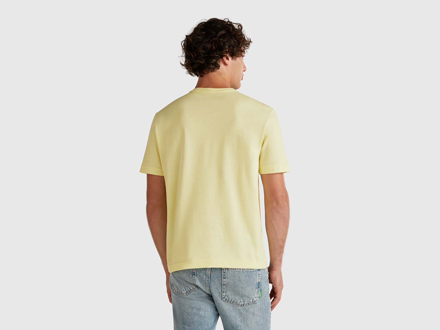 Benetton Erkek Sarı %100 Pamuk Göğsü Yama Logo İşlemeli Bisiklet Yaka T-Shirt
