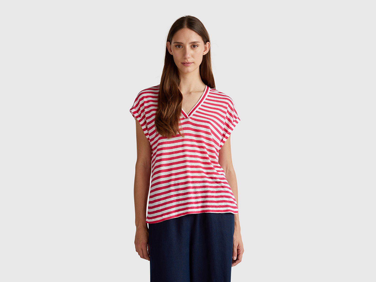 Benetton Kadın Fuşya Mix Keten Karışımlı Rahat Kalıp Çizgili V Yaka T-Shirt