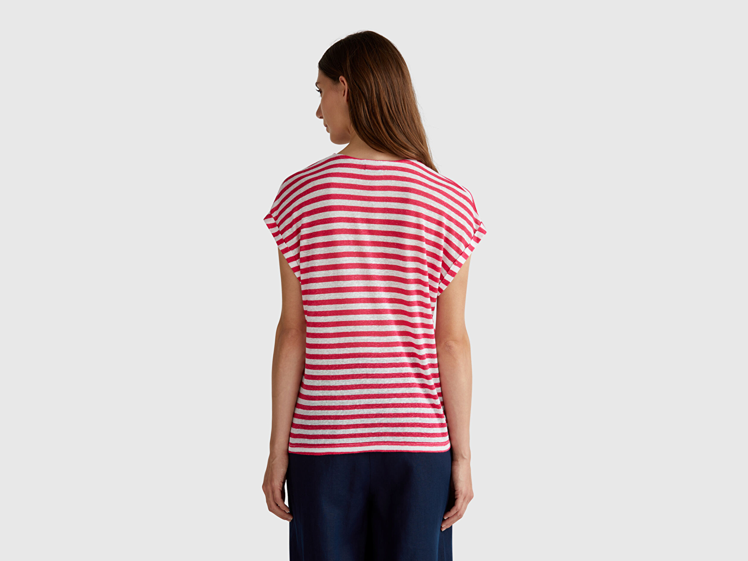 Benetton Kadın Fuşya Mix Keten Karışımlı Rahat Kalıp Çizgili V Yaka T-Shirt