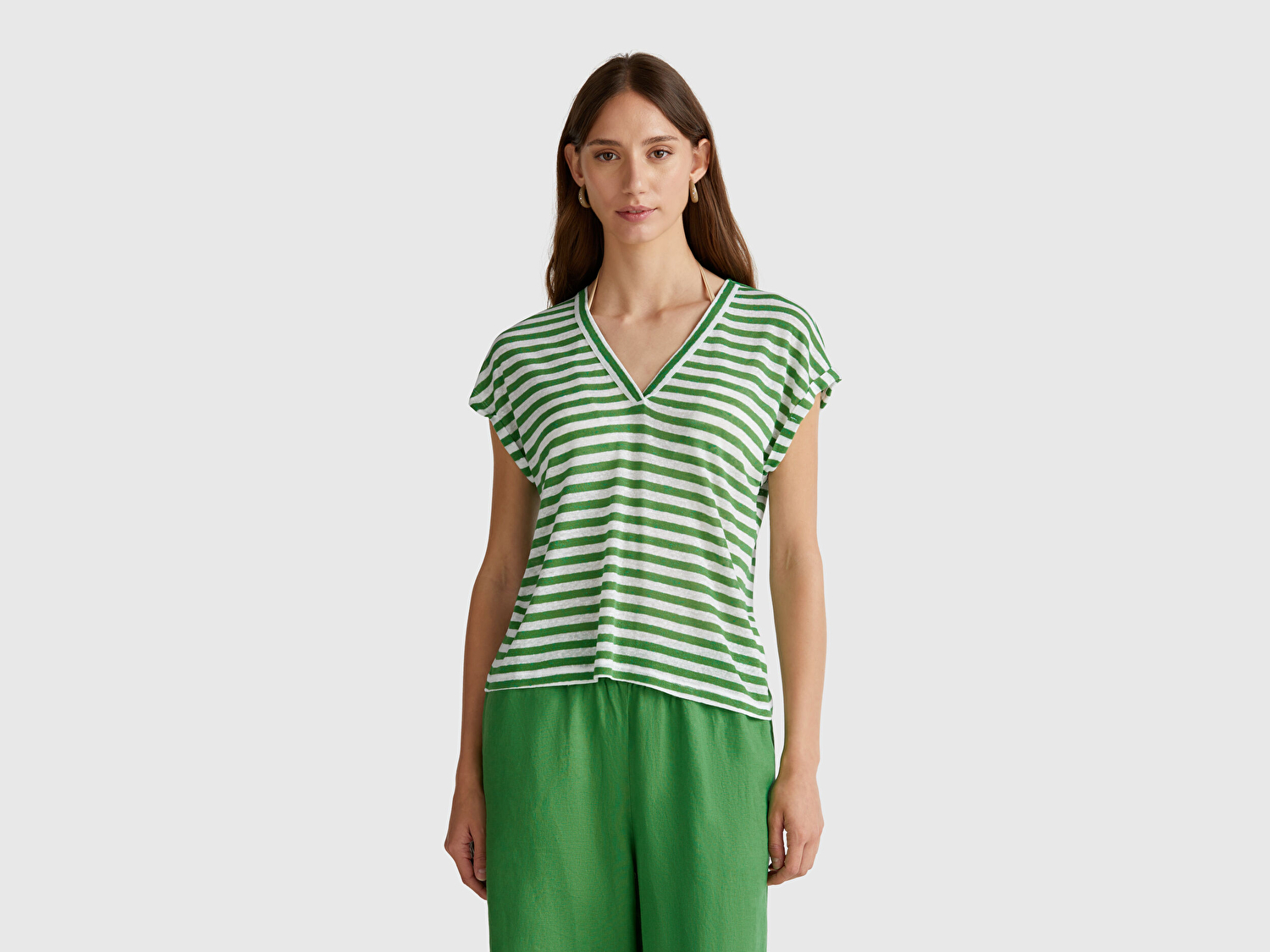 Benetton Kadın Yeşil Mix Keten Karışımlı Rahat Kalıp Çizgili V Yaka T-Shirt