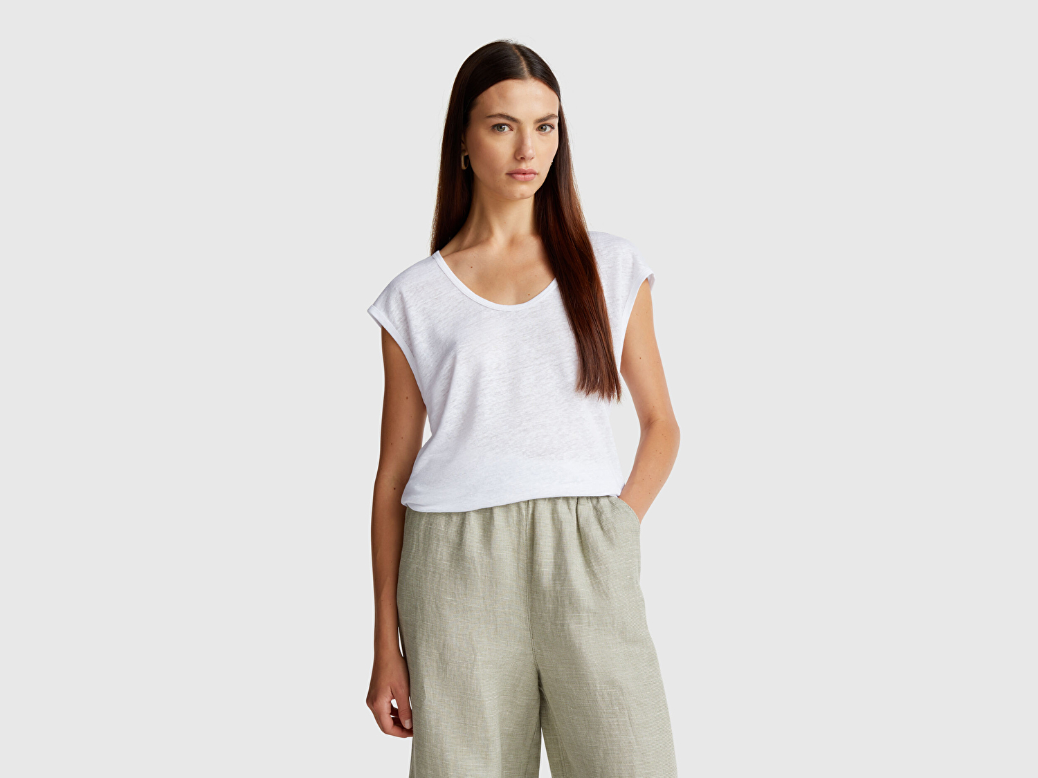 Benetton Kadın Beyaz %100 Keten Yanları Yırtmaçlı Relax Fit Yuvarlak Yaka T-Shirt