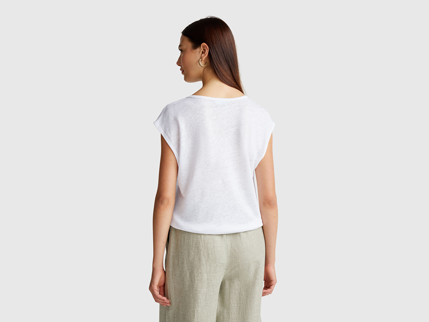 Benetton Kadın Beyaz %100 Keten Yanları Yırtmaçlı Relax Fit Yuvarlak Yaka T-Shirt