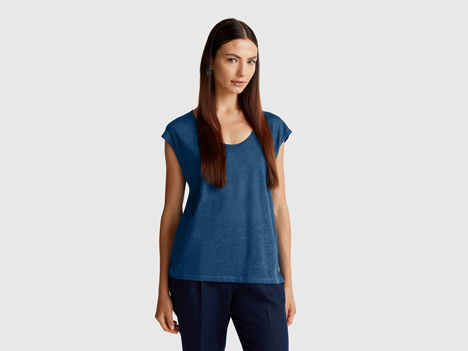 Benetton Kadın Denim %100 Keten Yanları Yırtmaçlı Relax Fit Yuvarlak Yaka T-Shirt