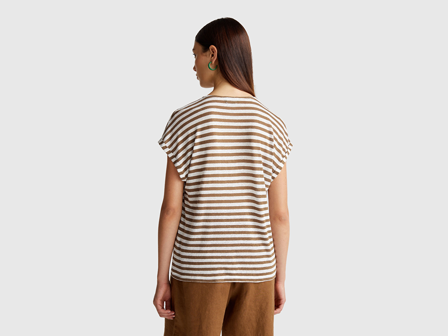 Benetton Kadın Kahverengi Mix Keten Karışımlı Rahat Kalıp Çizgili V Yaka T-Shirt
