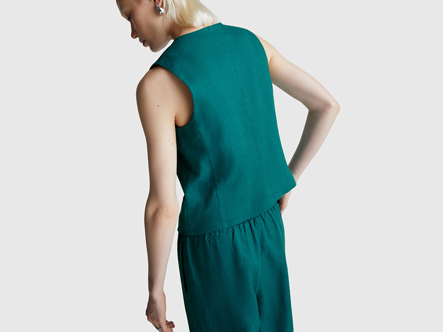 Benetton Kadın Koyu Yeşil %100 Keten Önü Düğme İliklemeli V Yaka Yelek