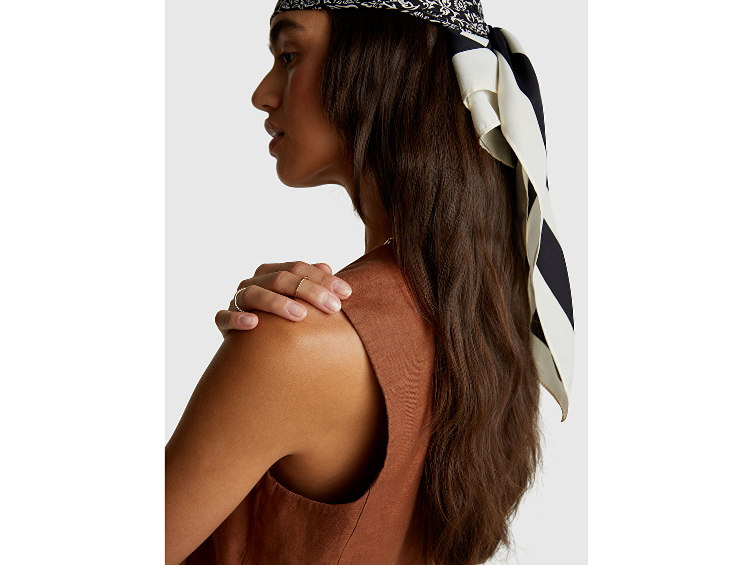 Benetton Kadın Kahverengi %100 Keten Önü Düğme İliklemeli V Yaka Yelek