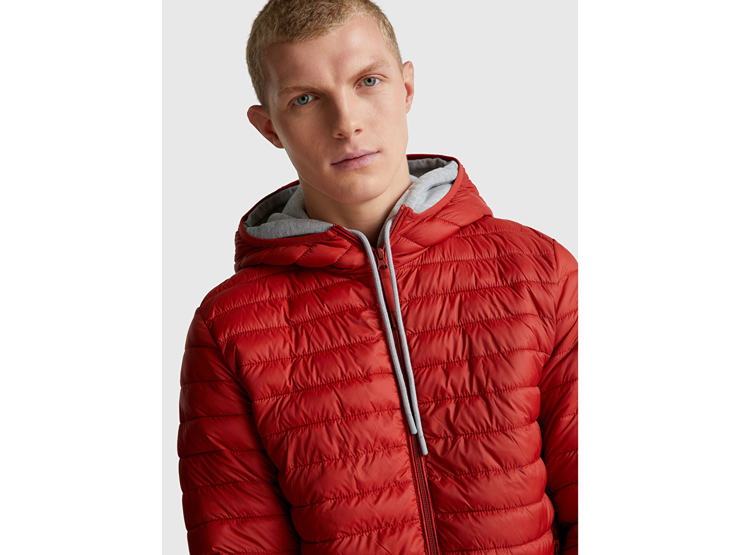 Benetton Erkek Kırmızı Polyester Dolgulu Regular Fit Kapüşonlu Puffer Mont
