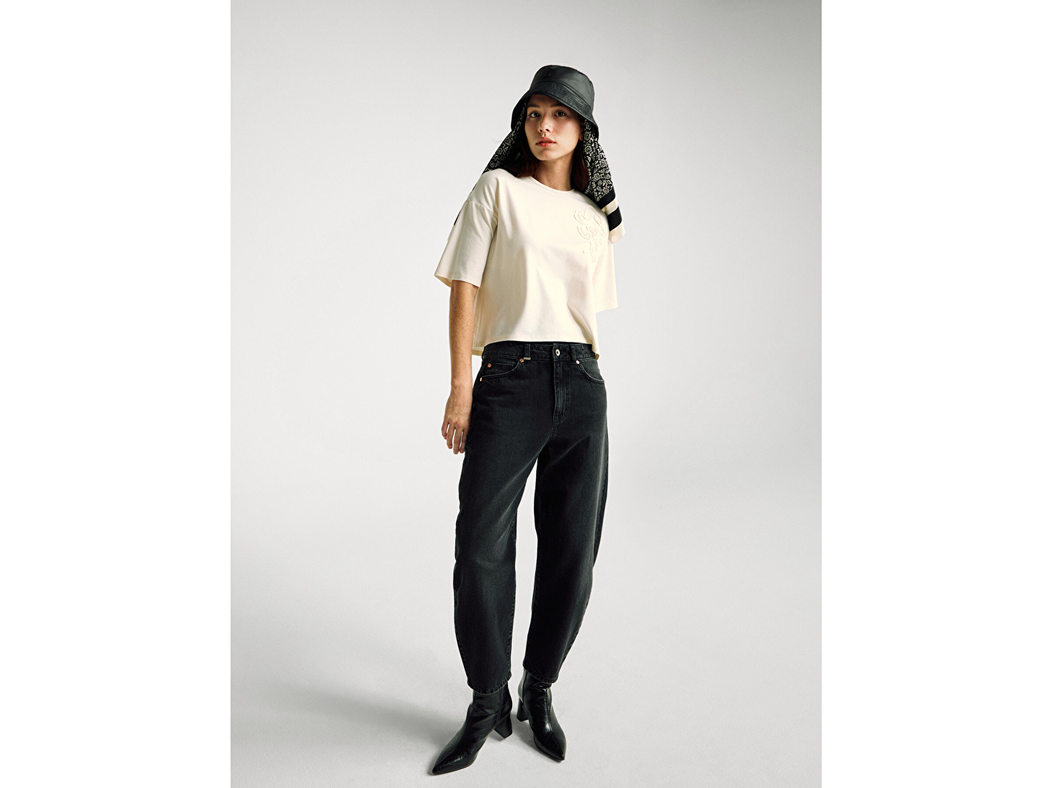 Benetton Kadın Krem Koton Karışımlı Çiçek Aplikeli T-Shirt