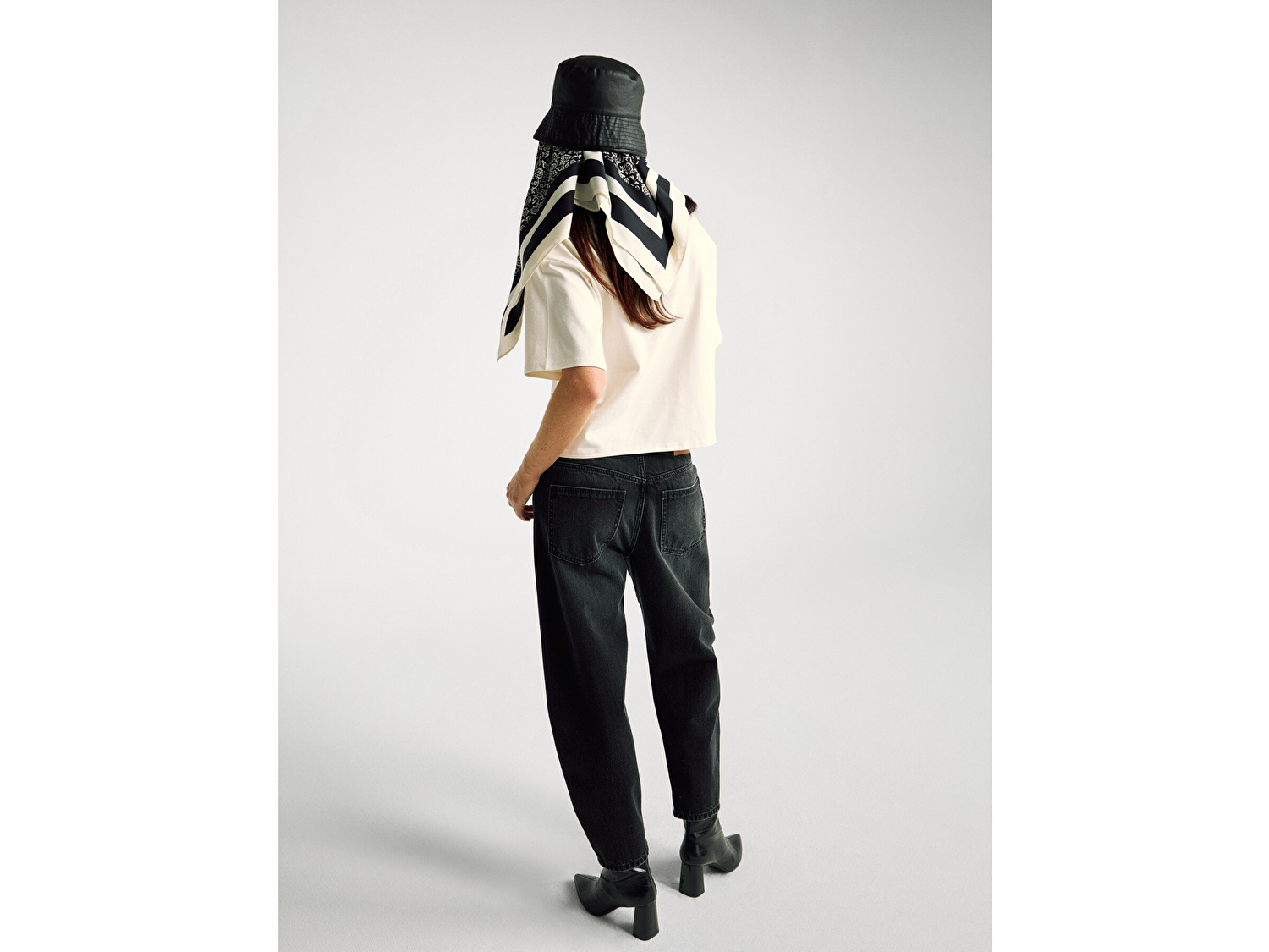 Benetton Kadın Krem Koton Karışımlı Çiçek Aplikeli T-Shirt