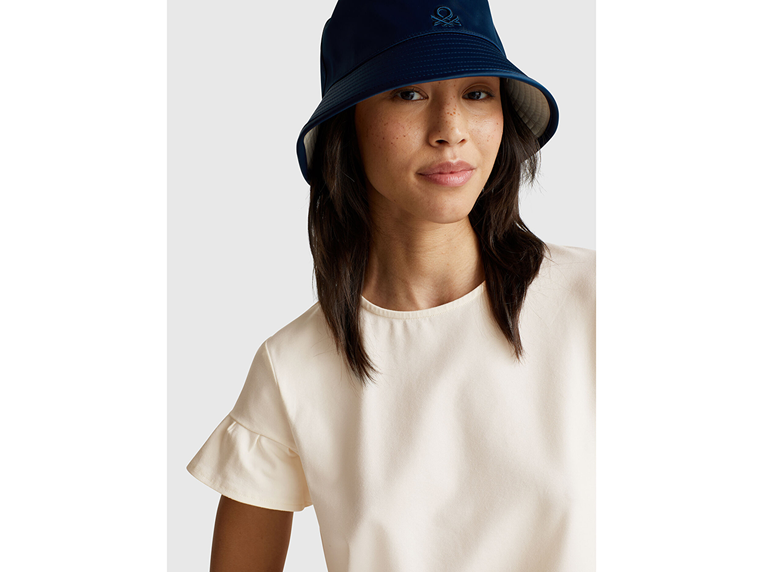 Benetton Kadın Krem Koton Karışımlı Kolları Fırfır Detaylı T-Shirt