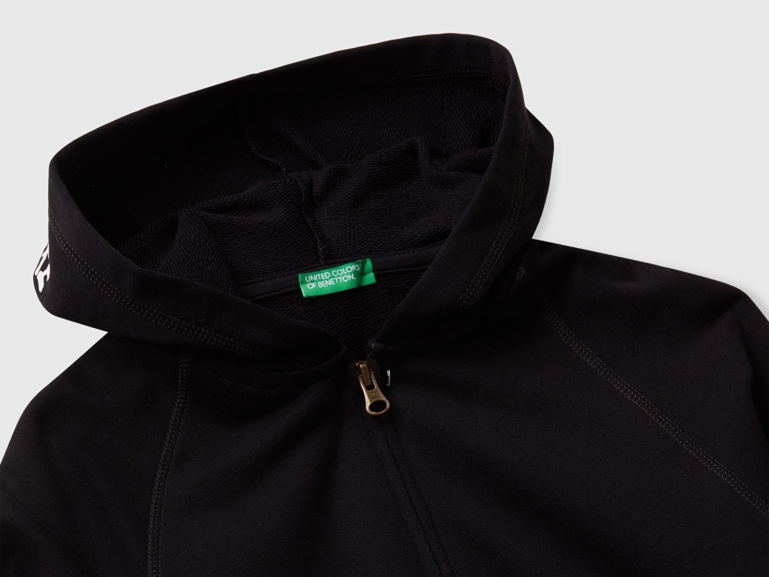 Benetton Erkek Çocuk Siyah Önü ve Arkası Baskılı Fermuarlı Yan Cepli Sweatshirt
