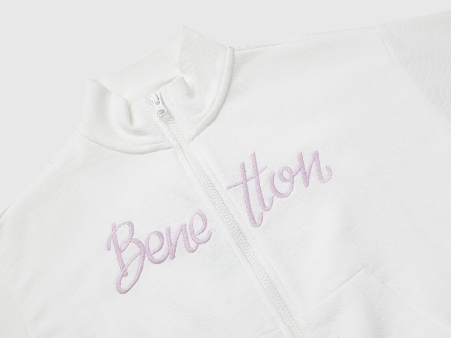 Benetton Kız Çocuk Ekru Önü Logo Nakışlı Cepli Fermuarlı Dik Yaka Sweatshirt