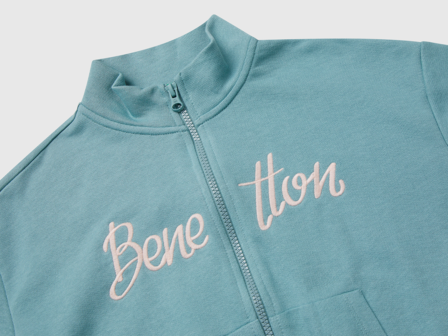 Benetton Kız Çocuk Su Yeşili Önü Logo Nakışlı Cepli Fermuarlı Dik Yaka Sweatshirt